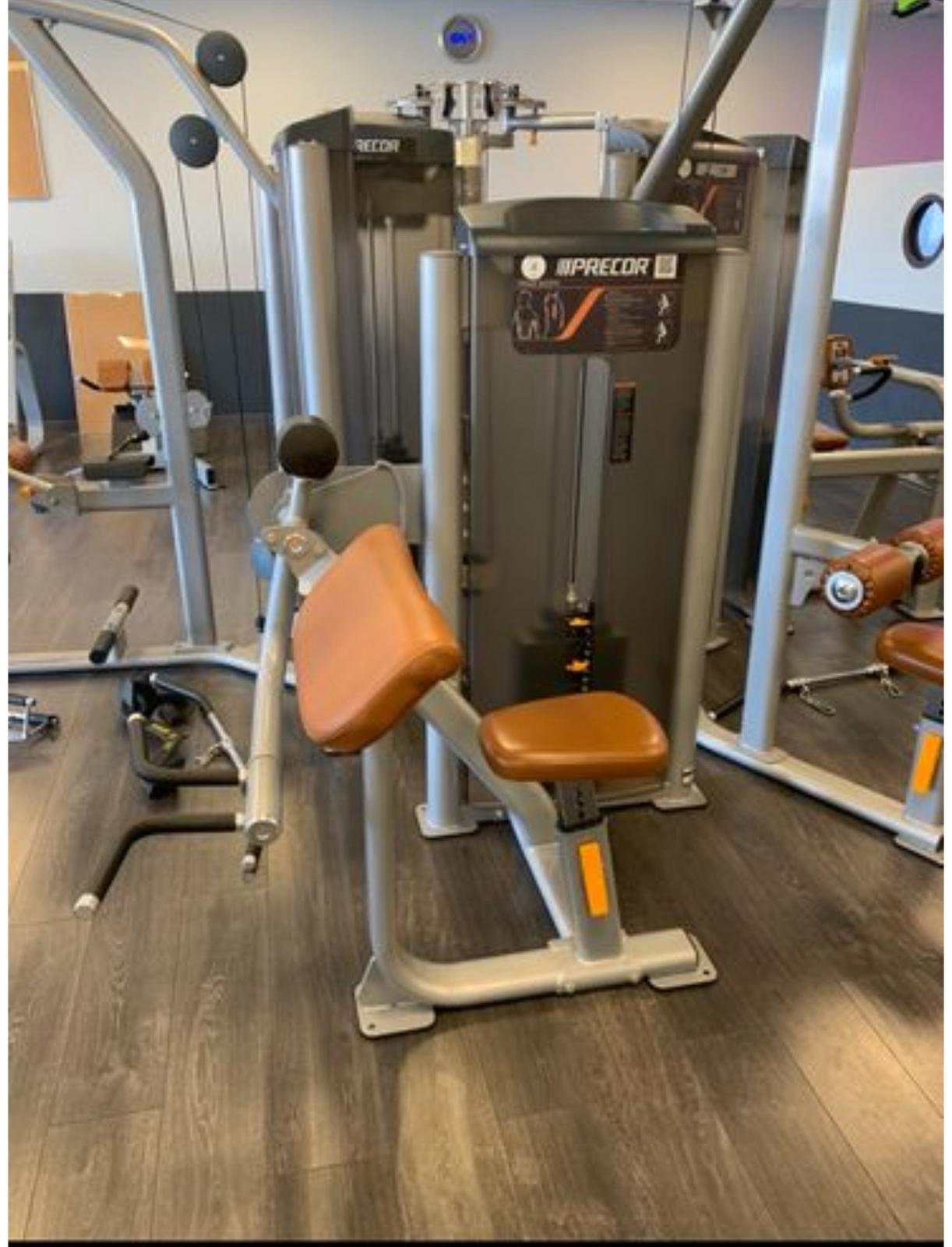 Precor tirage biceps